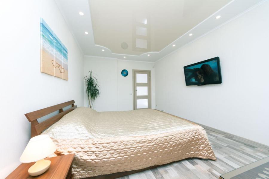 Apartment осокорки современные люкс с 2-мя спальнями пр бажана Kyiv